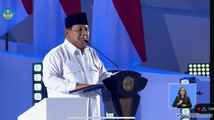 Prabowo saat memberikan sambutan di puncak Hari Guru Nasional 2024.